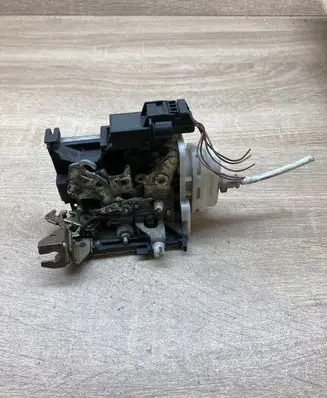 Audi A4 S4 B5 8D Front door lock 4D1837015D