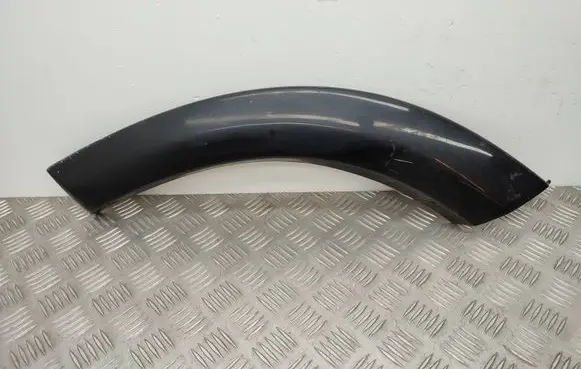 Rear fender molding trim