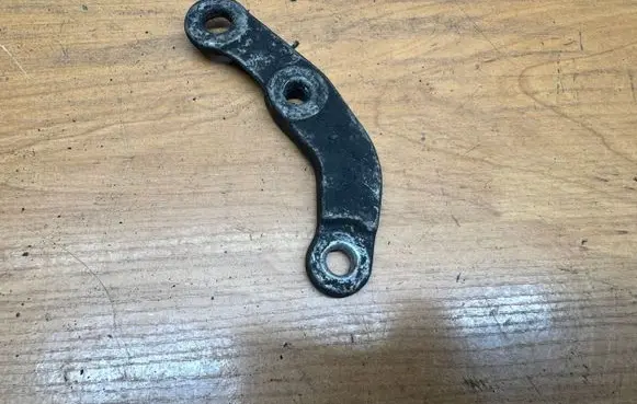 BMW 5 E39 Sway bar bush bracket, front 1091988 3135