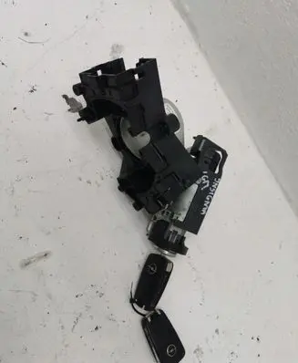 Opel Insignia A Ignition lock 22851714