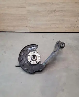 Volkswagen Golf VII Front wheel hub 5Q0407152J 5Q0400054DR