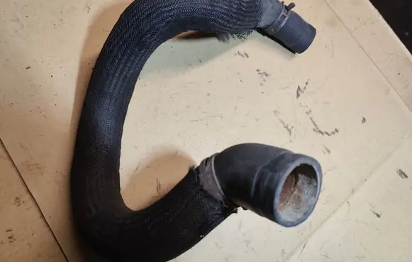 Jeep Grand Cherokee (WJ) Engine coolant pipe/hose