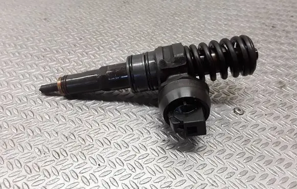 Seat Leon (1P) Fuel injector 038130073AG