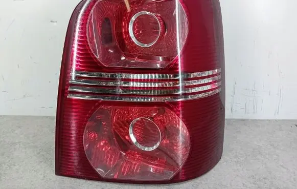 Volkswagen Touran I Rear/tail lights 1T0945096N