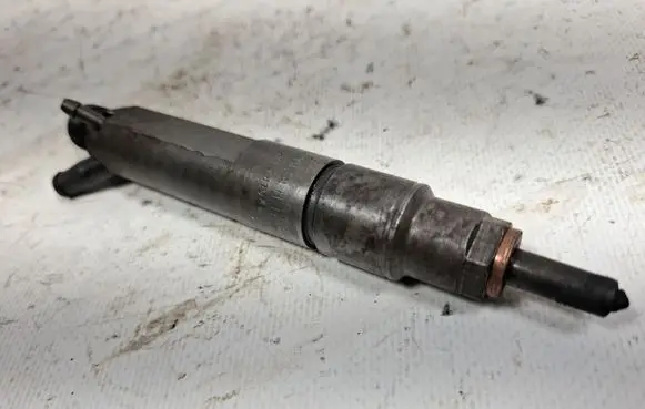 Audi A6 S6 C5 4B Fuel injector 028130201T
