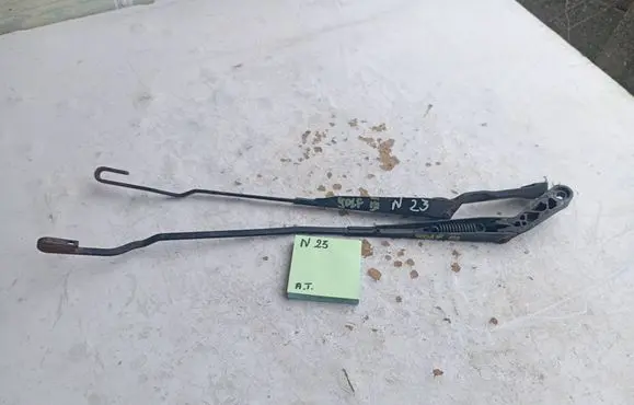 Volkswagen Golf III Front wiper blade arm 56984569