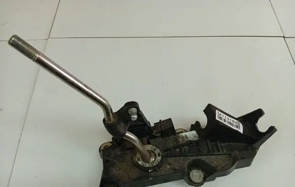 Ford Focus Gear shifter/selector 4M5R7C453DB