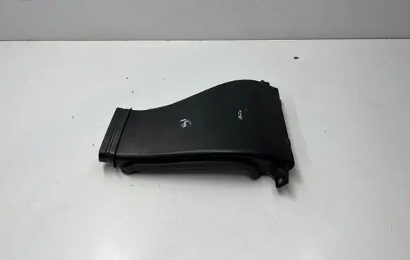 Maserati Levante Intercooler air guide/duct channel 670033069
