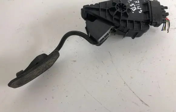 Toyota Prius (NHW20) Accelerator throttle pedal 7812047040 1988003120