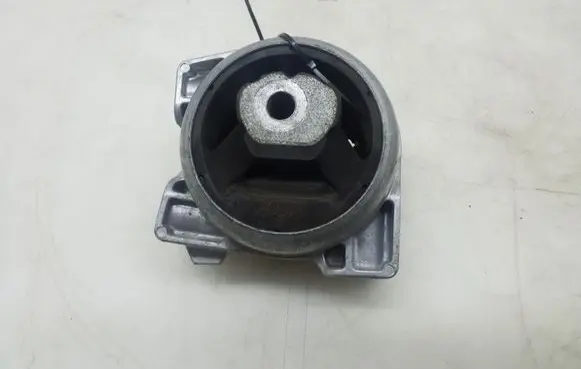 Mercedes-Benz A W169 Engine mount bracket A1692401218