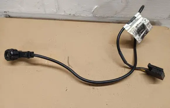 Mercedes-Benz ML W164 AUX in-socket connector A1645401913
