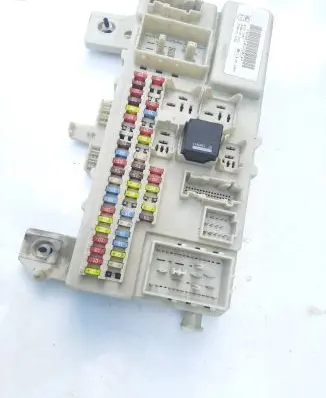 Ford Focus Fuse module 4M5T14A073DJ 519100804 00037217