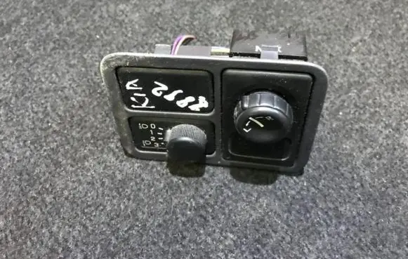 Wing mirror switch