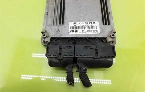 Volkswagen Touran I Engine control unit/module 03G906016BQ
