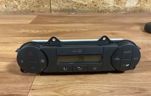 Ford Mondeo Mk III Climate control unit 3S7T18C612AH WNJA43132 CD132EATQ
