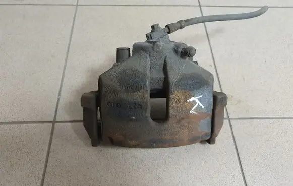 Volkswagen PASSAT CC Front brake caliper