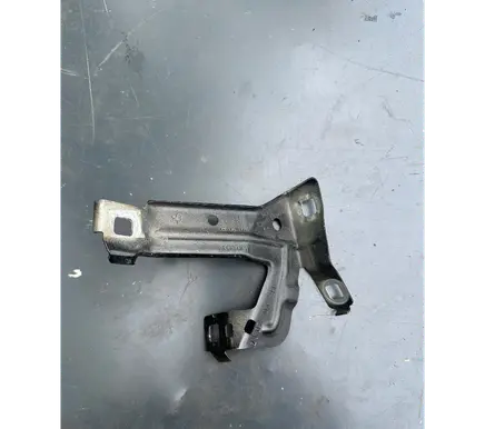 BMW M4 F82 F83 Fender mounting bracket 8055704 233101
