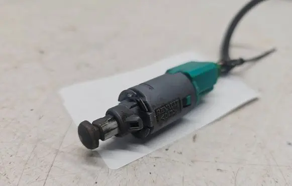 Renault Megane II Clutch pedal sensor 8200168240B