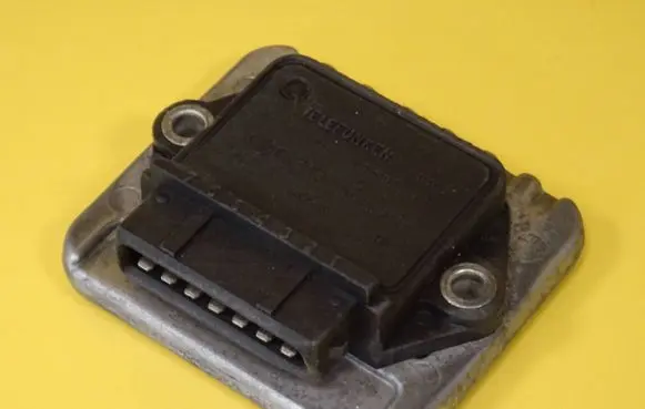 Audi 80 90 S2 B4 Ignition amplifier control unit 191905351B