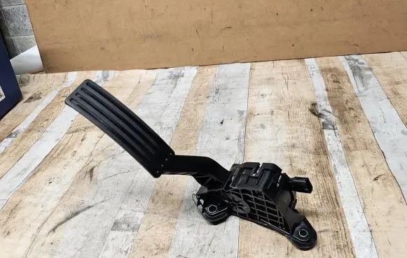 Ford Ranger Accelerator throttle pedal AB399F836AC