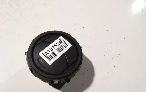 Toyota Yaris Dash center air vent grill