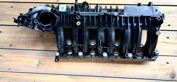 Jaguar XE Intake manifold G4D39424AC G4D312B676AA