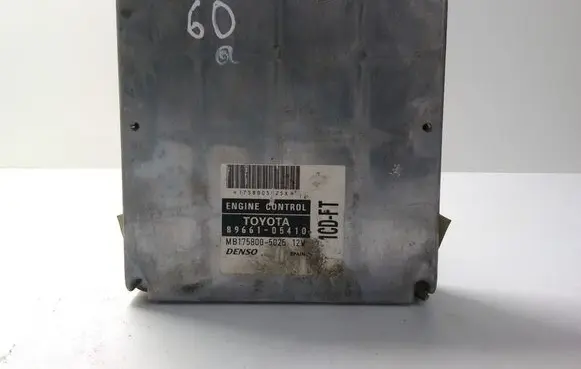Toyota Avensis T250 Engine control unit/module 8966105410 MB1758005025