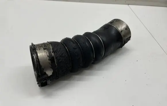 BMW 5 F10 F11 Intercooler hose/pipe 7808144