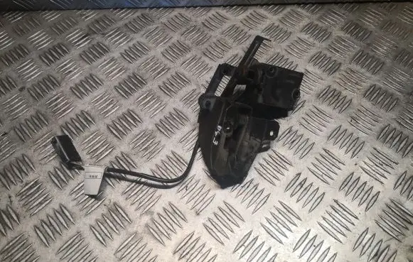 BMW 5 E39 Tailgate window lock/catch/latch 8238469
