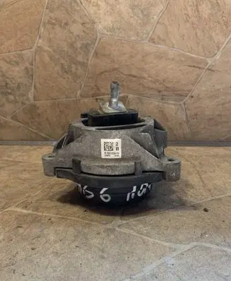 Engine mount bracket