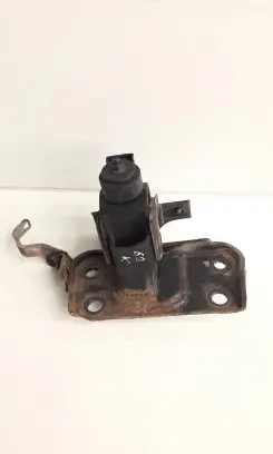 Toyota RAV 4 (XA30) Engine mounting bracket
