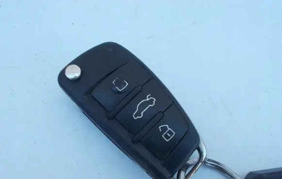 Audi A1 Ignition key/card 8X0837220D