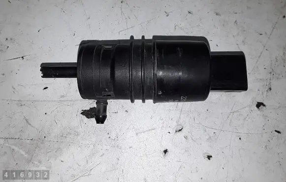 Mercedes-Benz C W204 Windscreen/windshield washer pump 2218690121