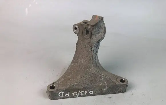 Subaru Outback Engine mounting bracket