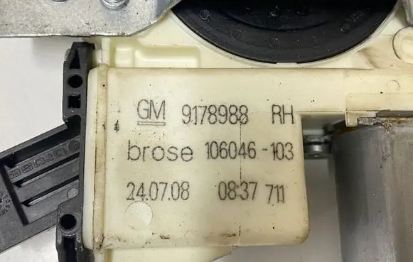 Opel Vectra C Front door window regulator with motor