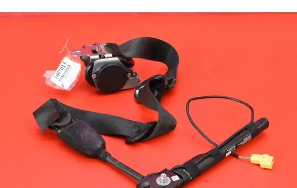Chevrolet Cruze Front seatbelt 619516200A