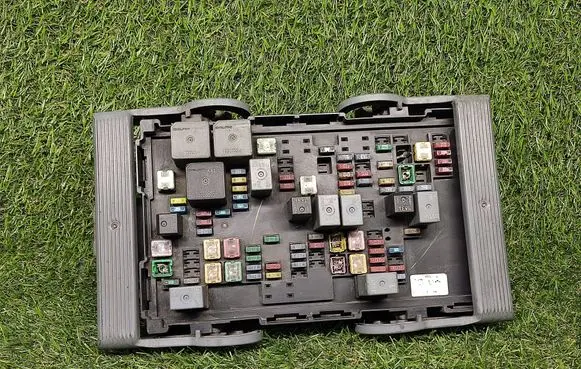 Chevrolet Suburban Power management control unit 15925042