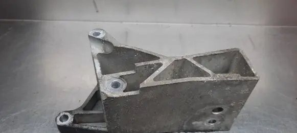 Volvo S60 Engine mounting bracket 30741575