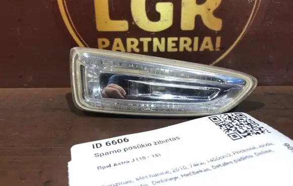 Opel Astra J Front fender indicator light 13273104
