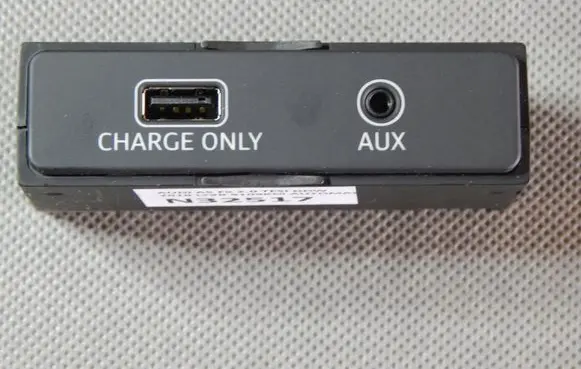 Audi A5 AUX in-socket connector 8W0035726