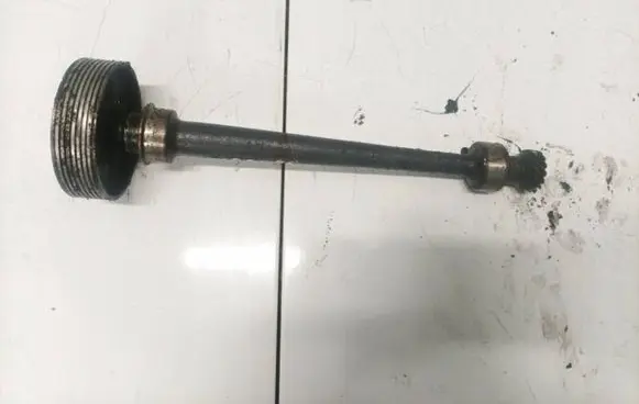 Volkswagen PASSAT B5 Camshaft 028115019b