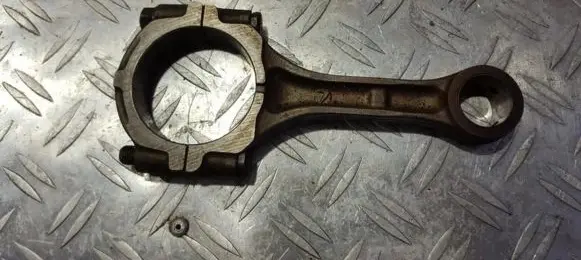 Subaru Legacy Connecting rod/conrod 