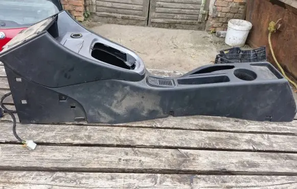 Alfa Romeo 147 Center console