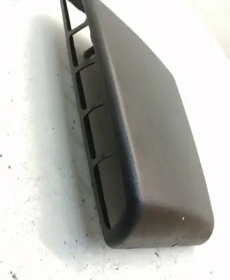 Quarter panel pressure vent