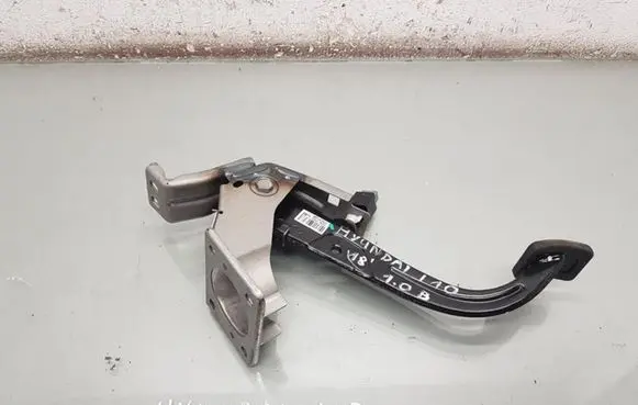 Hyundai i10 Brake pedal 938103S800