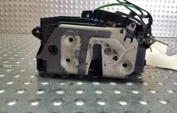 Ford Fiesta Front door lock S26370848 AM5AU21812BE