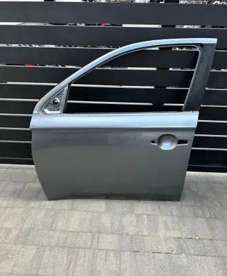 Mitsubishi Outlander Front door