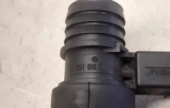 Mercedes-Benz C W204 Breather hose/pipe 6510160030 A6460162081
