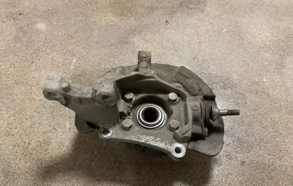 Volvo V70 Front wheel hub 9461944