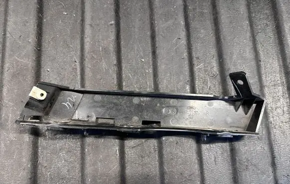 Land Rover Discovery 5 Centre console side trim rear HY3246066B